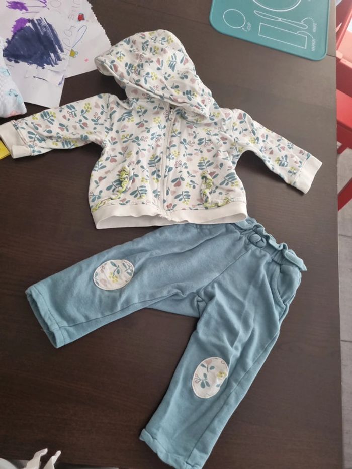 Ensemble de jogging bébé fille 24 mois bon état mots d'enfants
