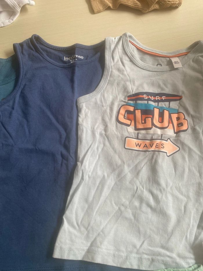 Lot tee shirts et combinaison - photo numéro 4
