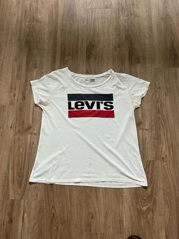 T shirt Levi’s femme taille M couleur blanc état satisfaisant