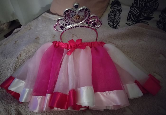 Déguisement jupe de Princesse neuve 4/6 ans + une couronne offerte