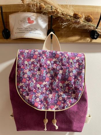 Sac à dos enfants fait main en velours violet et tissu fleuri