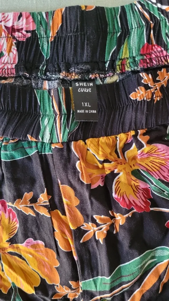 Pantalon noir à fleurs - photo numéro 3
