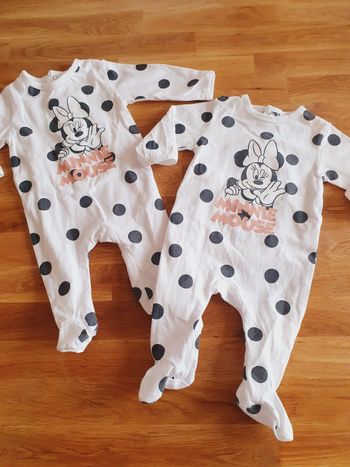 Lot pyjamas jumelles taille 3mois en très bon état.