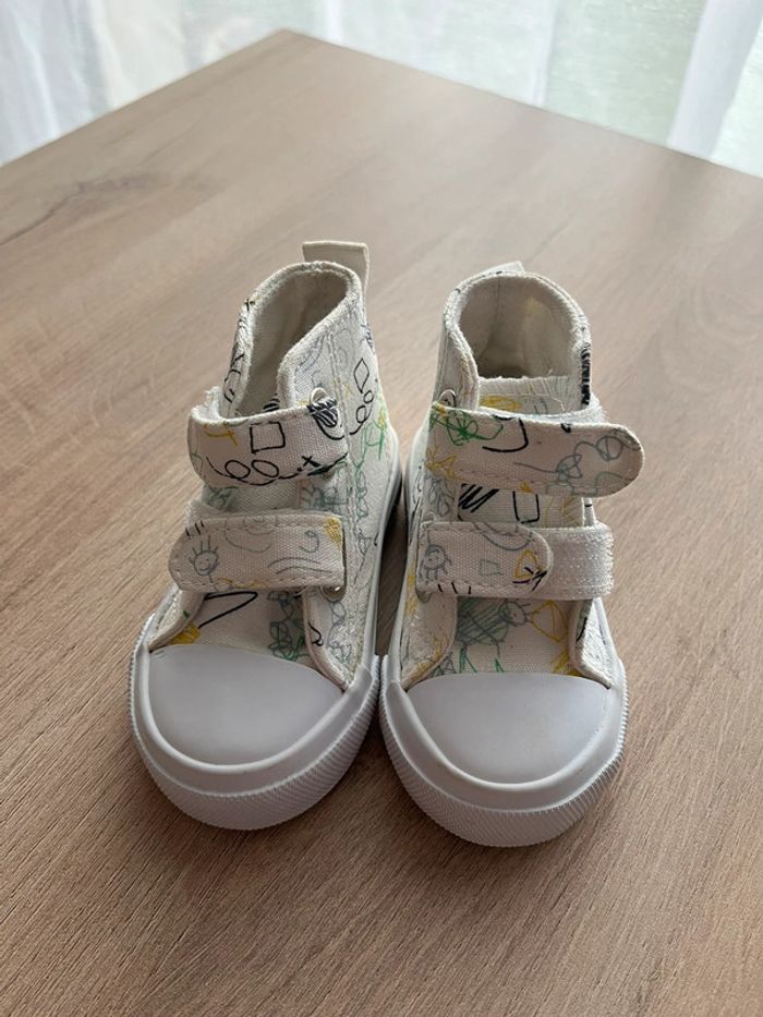 Chaussures enfant taille 19
