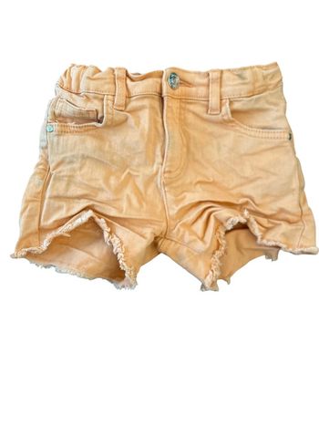 Short fille