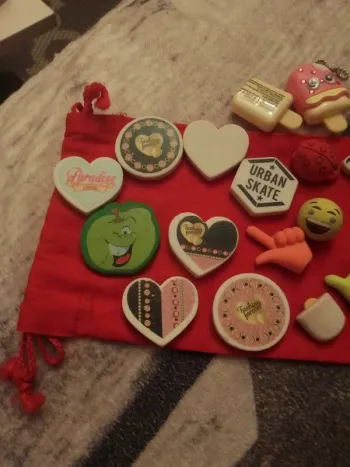 Lot de gommes et déco stylos 19 pièces