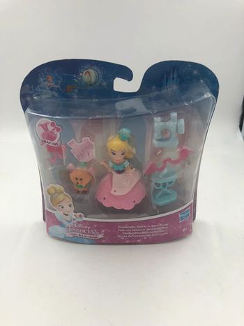 Coffret mini univers figurine fête sur mesure de cendrillon Hasbro neuf