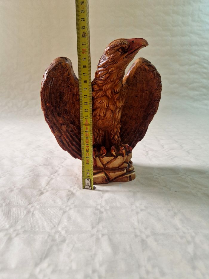 Statuette  , Aigle royal  en albatre vernissé - photo numéro 6