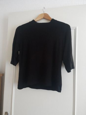 T shirt noir manches 1/2 .