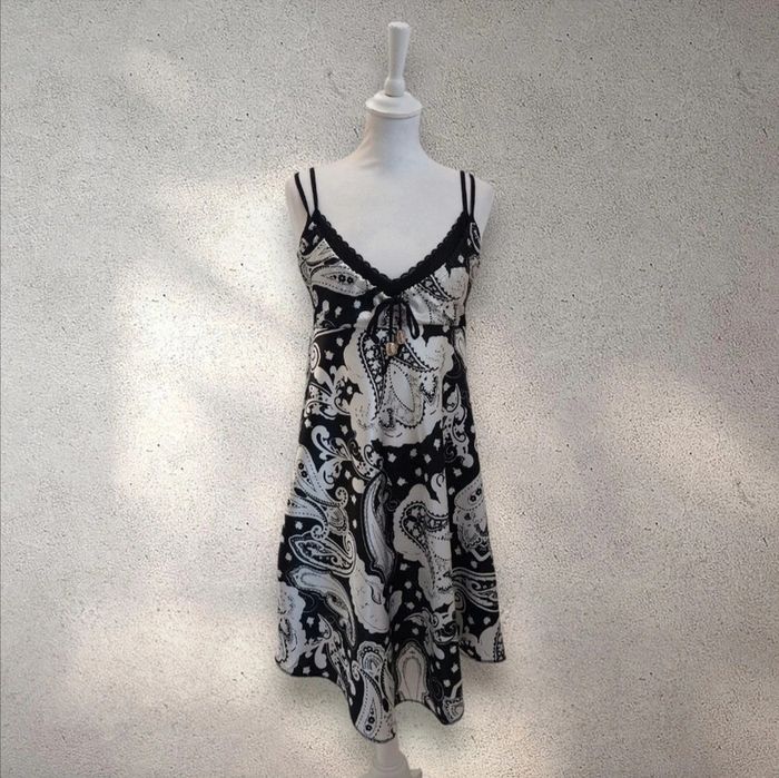 Robe d'été légère et satinée à motifs taille M