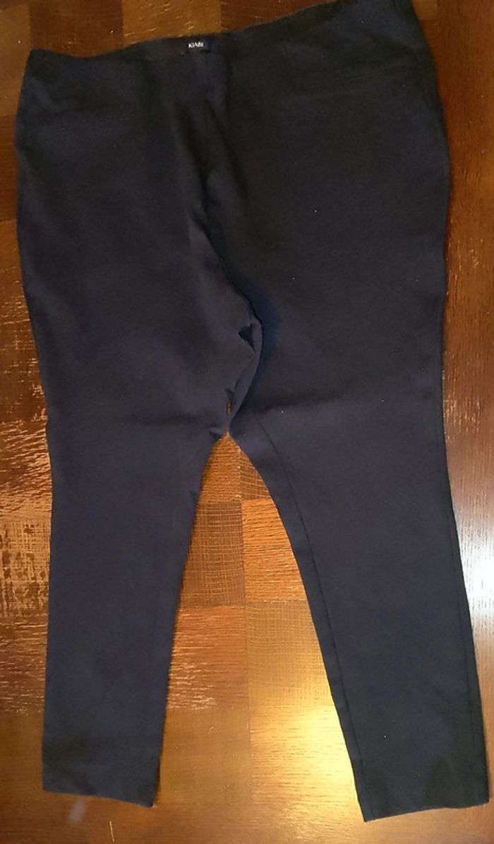 Pantalon nylon noir.