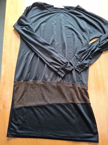 T shirt noir et brillant