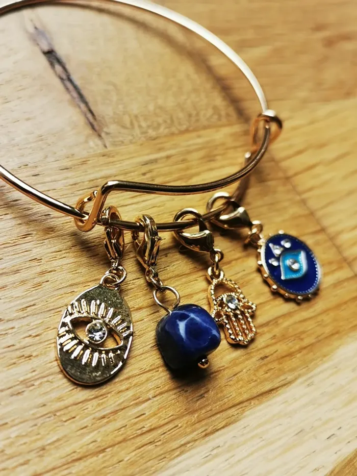 Bracelet doré avec pendentif - photo numéro 3