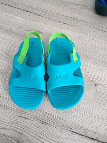 Aire de claquettes tong chaussures de piscine pointure 23 -24