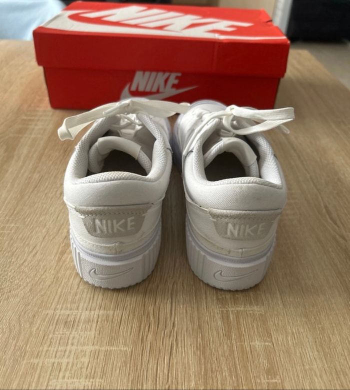 Chaussures femme taille 38,5 NIKE - photo numéro 5