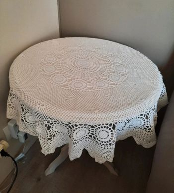Nappe ancienne vintage en dentelle de coton .