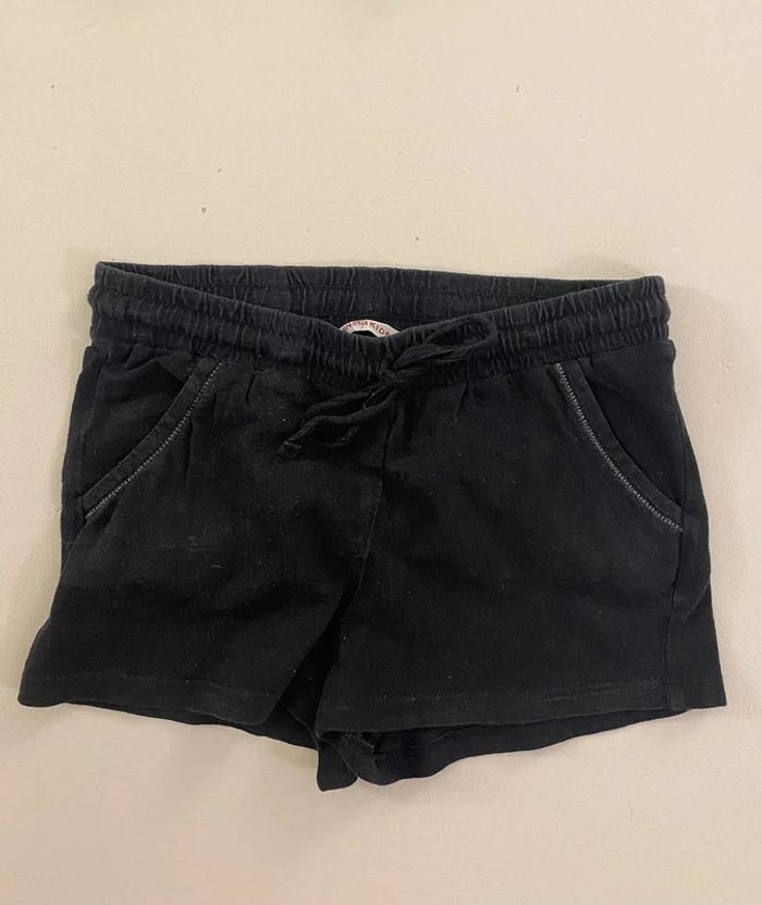 Lot 3 shorts et 2 débardeurs Taille 8 ans - photo numéro 4