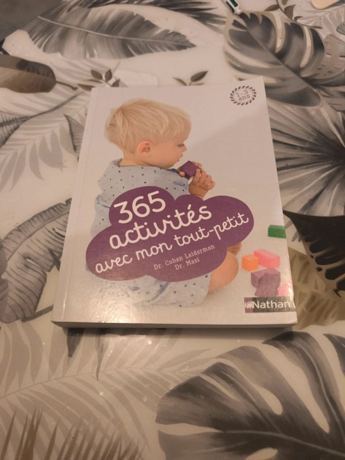 Livre 365 activités avec mon tout petit