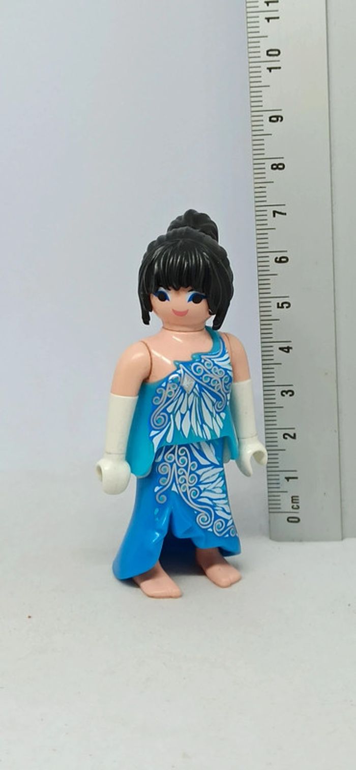 Femme princesse cheveux noirs et robe bleue playmobil