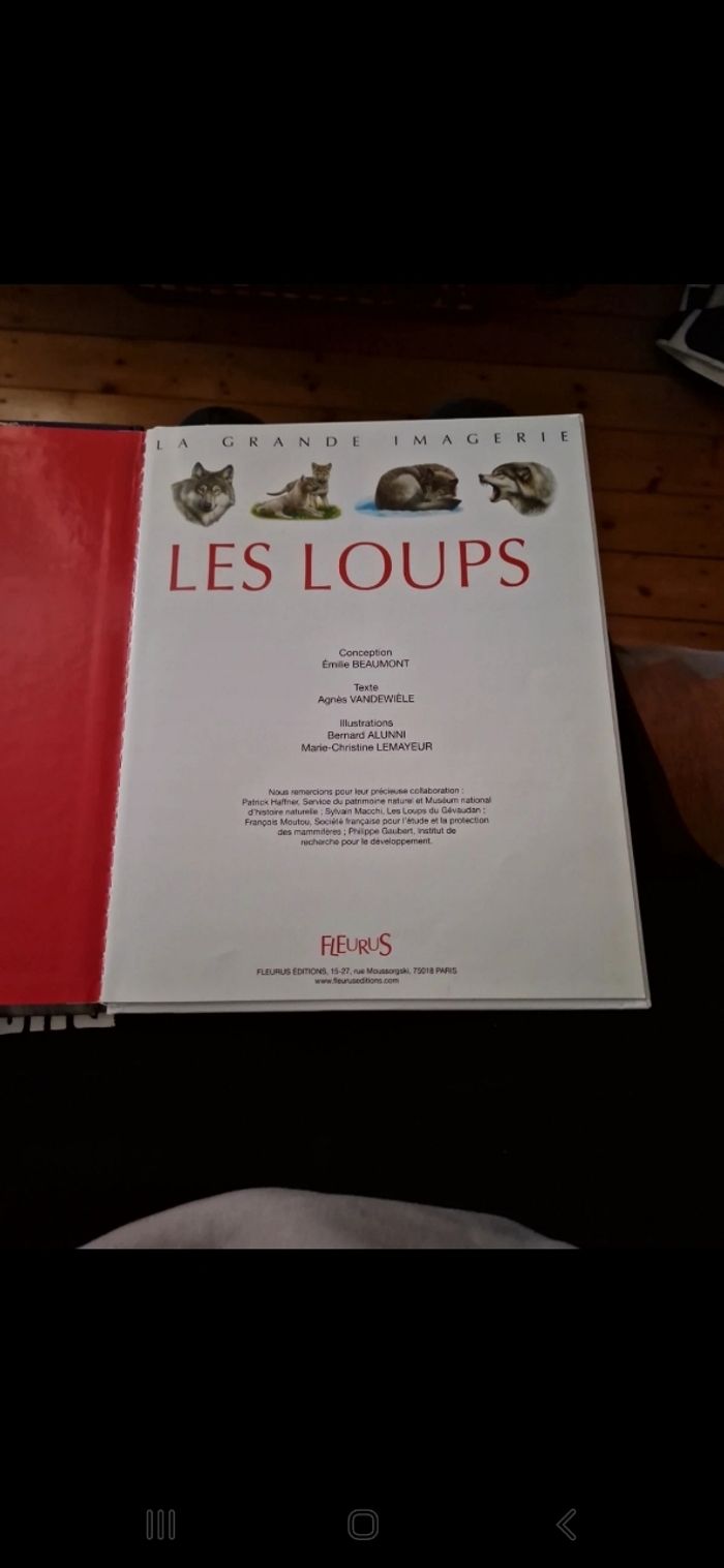 Livre "les loups" - photo numéro 3