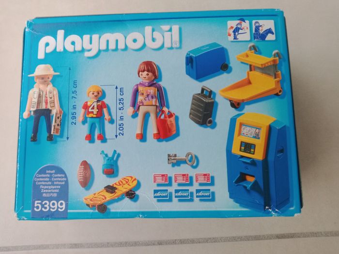 Playmobil Famille de vacanciers et la borne d'enregistrement. - photo numéro 2