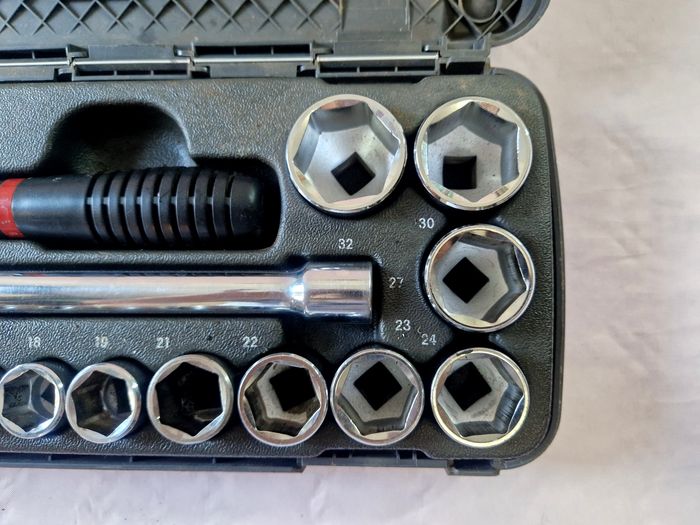 Coffret  , clé à cliquet + rallonge + 17 douilles  , Facom , ancien modèle  , complet - photo numéro 6