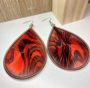 Superbes boucles d’oreilles en fils - noir et rouge