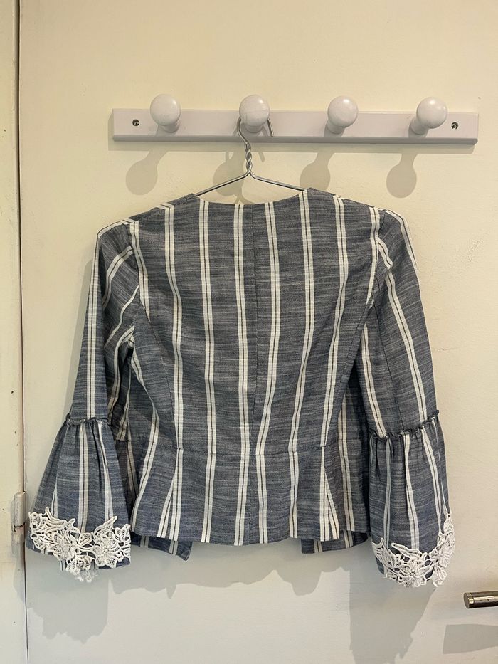Veste à rayures et manches volantes détails dentelle zara taille XS/34 - photo numéro 4