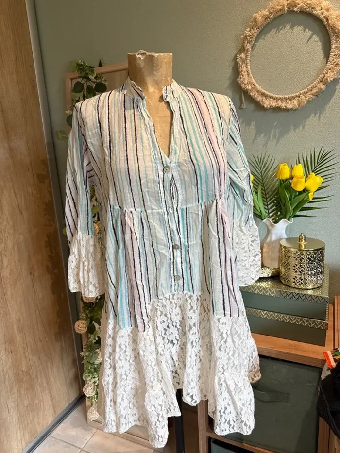 Jolie robe courte tunique avec dentelle femme