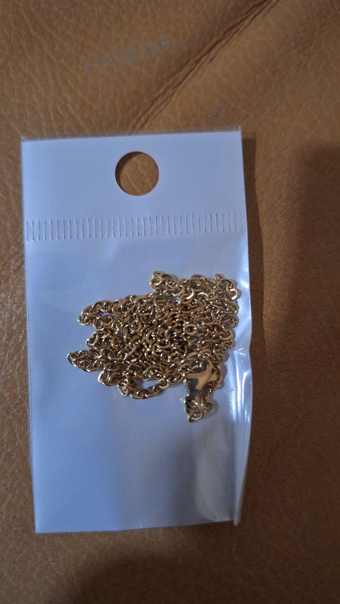 Collier 50 cms couleur or avec carte de l Iran neuf - photo numéro 3