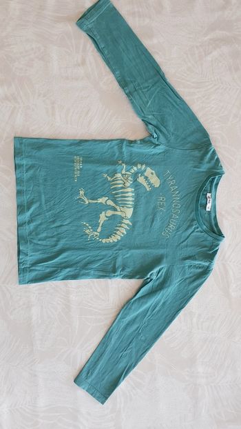 Tee-shirt à motif de dinosaure phosphorescent en taille 6 ans