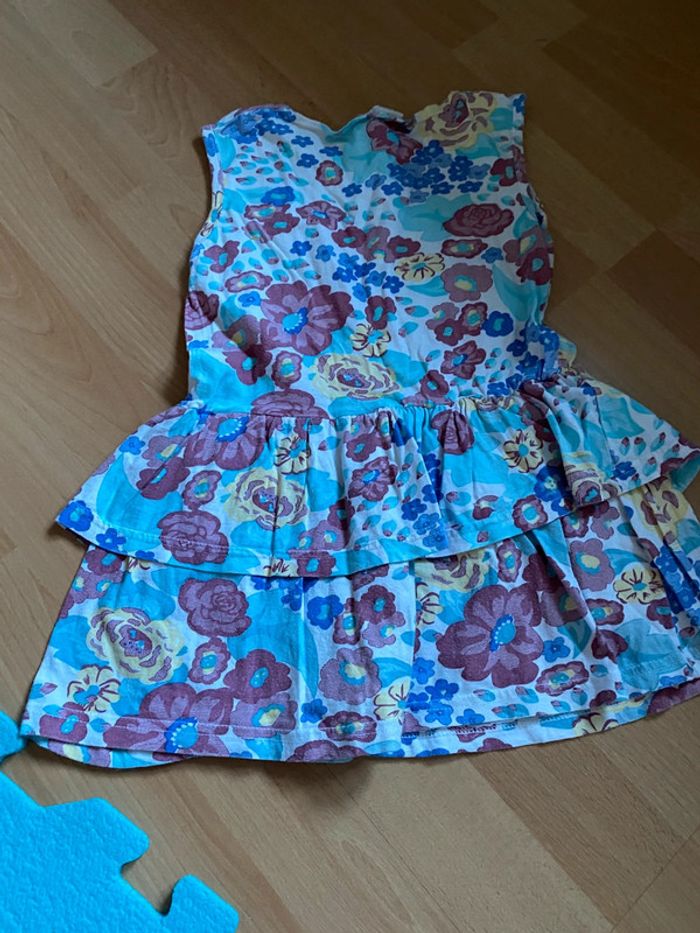 Robe fleurie Taille 5 ans - photo numéro 2