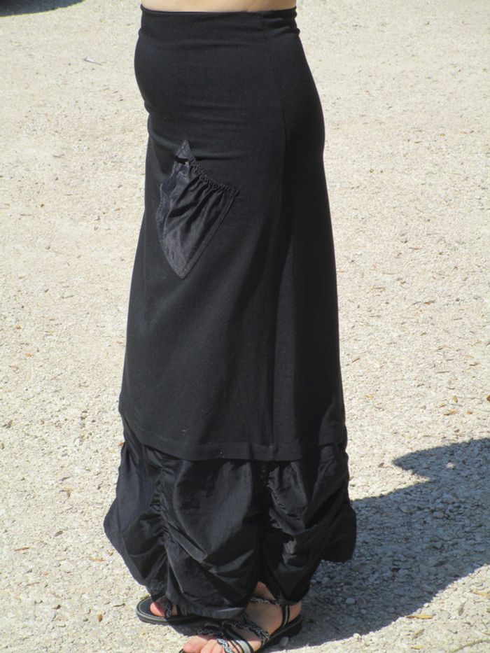Jupe longue noire, taille 1 - photo numéro 3