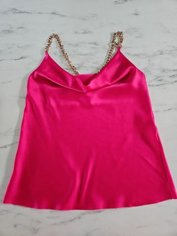 Made in Italy. Top fushia satiné bretelles dorée taille M