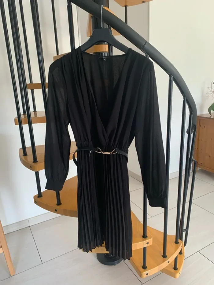 Robe noir plissée