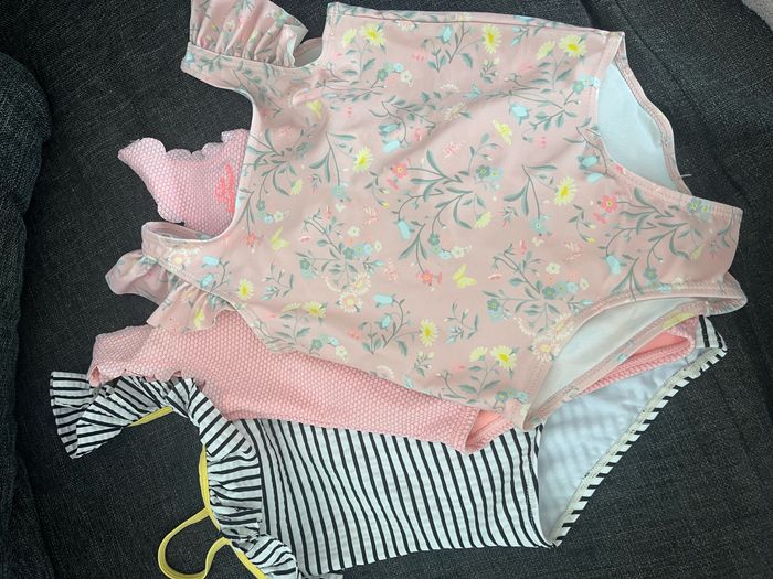 maillot de bain bébé fille taille 12 mois 18mois