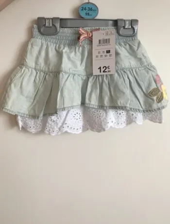 Jupe 9 mois neuve avec etiquettes