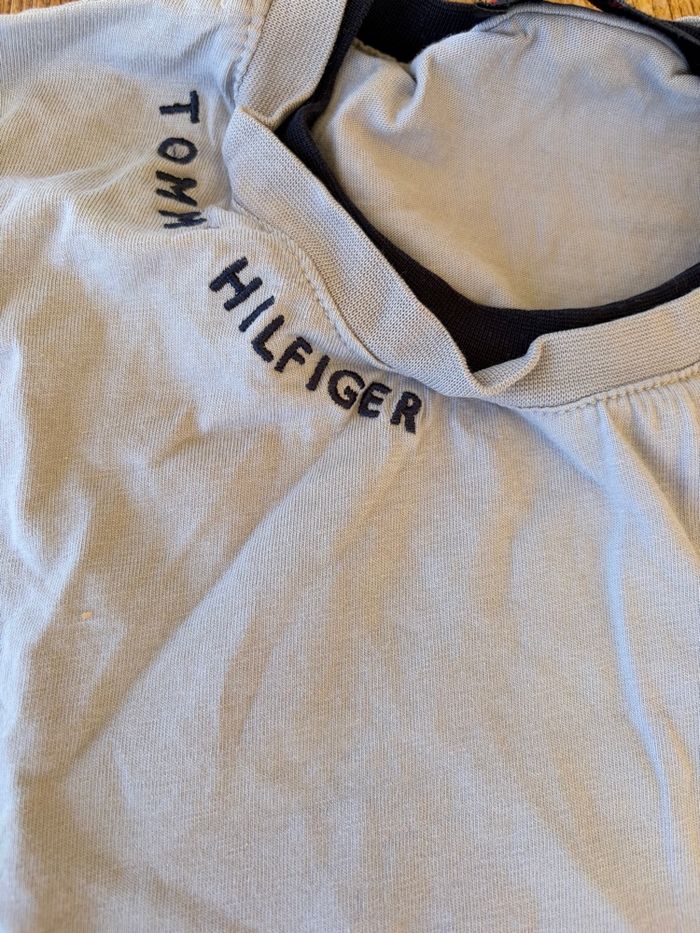 T-shirt Tommy Hilfiger gris clair – style casual – M - photo numéro 2