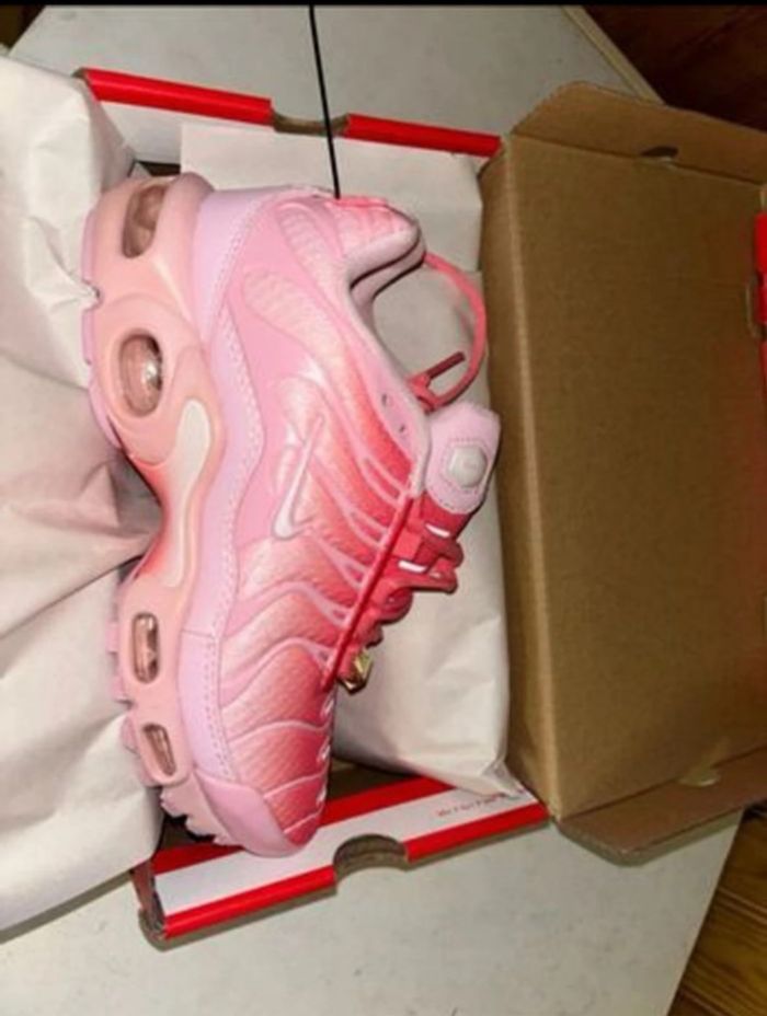 Nike rose tn