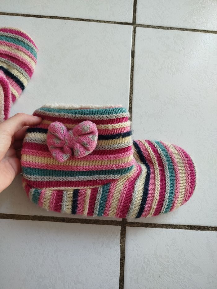 Chaussons à rayures multicolores 
Pointure 35 - photo numéro 2