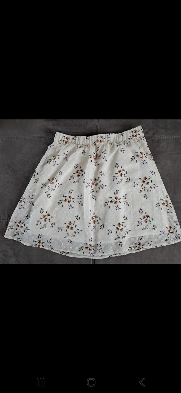 Jupe blanche fleurie camaïeu