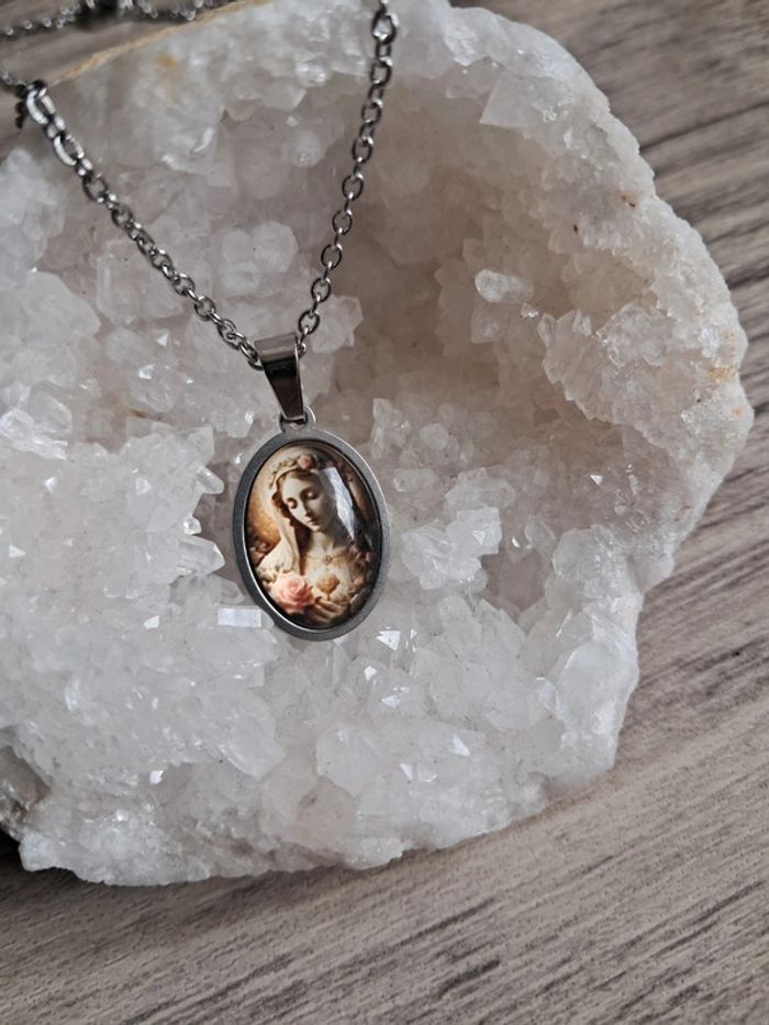 Collier médaillon notre dame du rosaire
