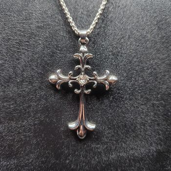 Collier punk goth croix