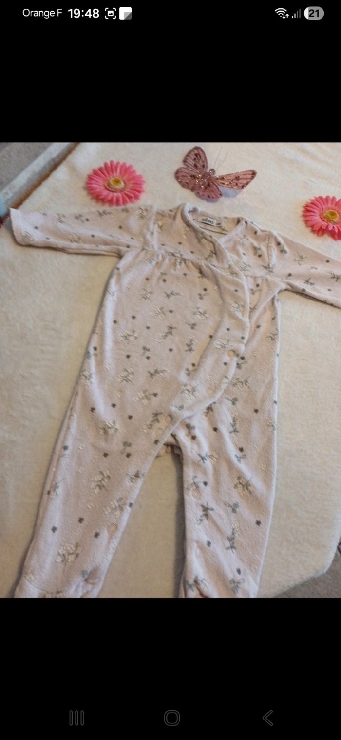 Pyjama bébé taille 6 mois - photo numéro 1