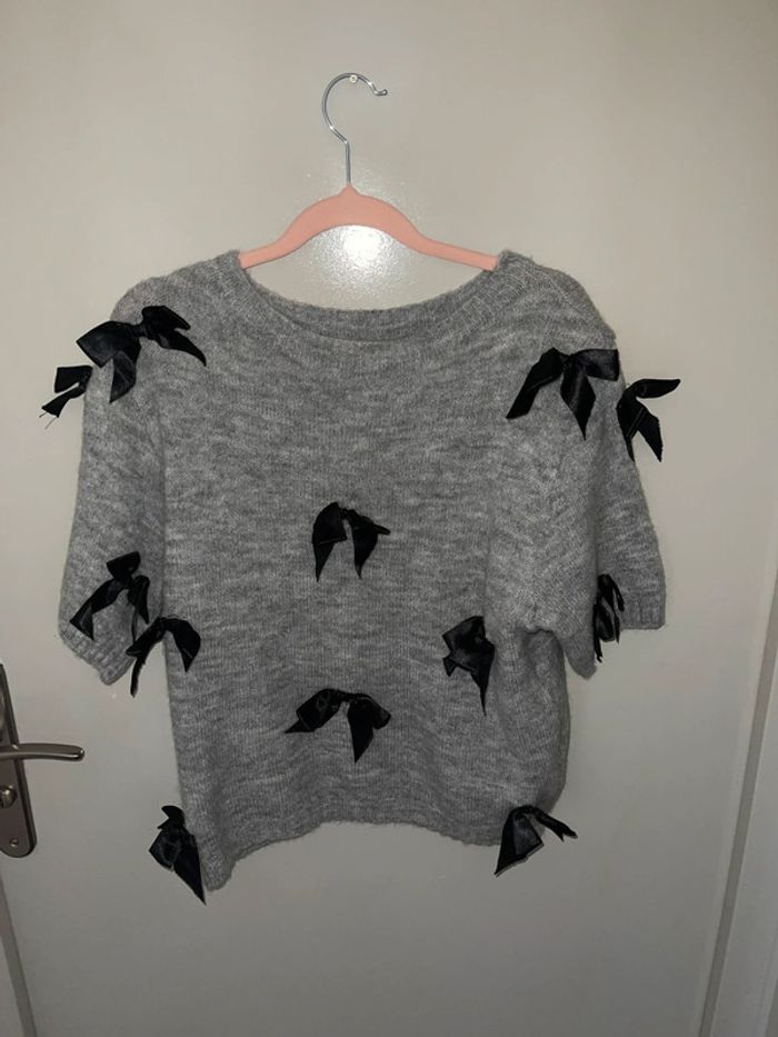 Pull manche courte gris avec nœuds noirs – Taille unique – Neuf jamais porté ! - photo numéro 5