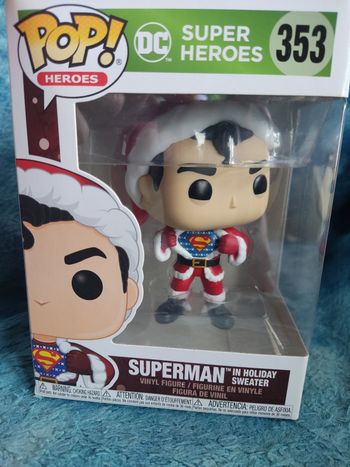Funko Pop 353 Superman portant un pull de Noël 