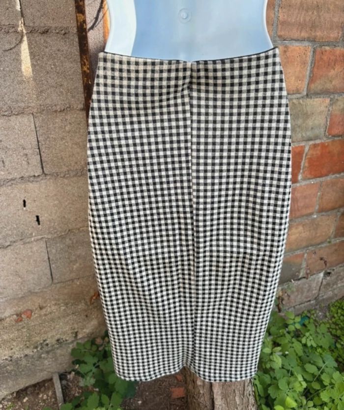 Jupe à carreaux noir et blanc Zara longueur genoux - photo numéro 2