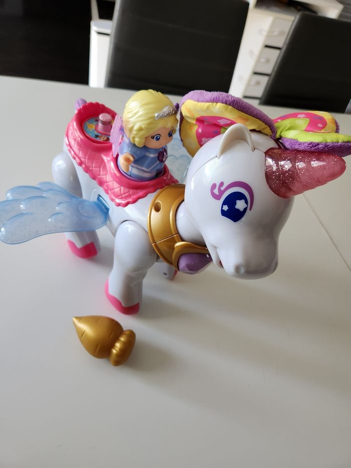 Azalée la licorne enchantée  tut tut copain