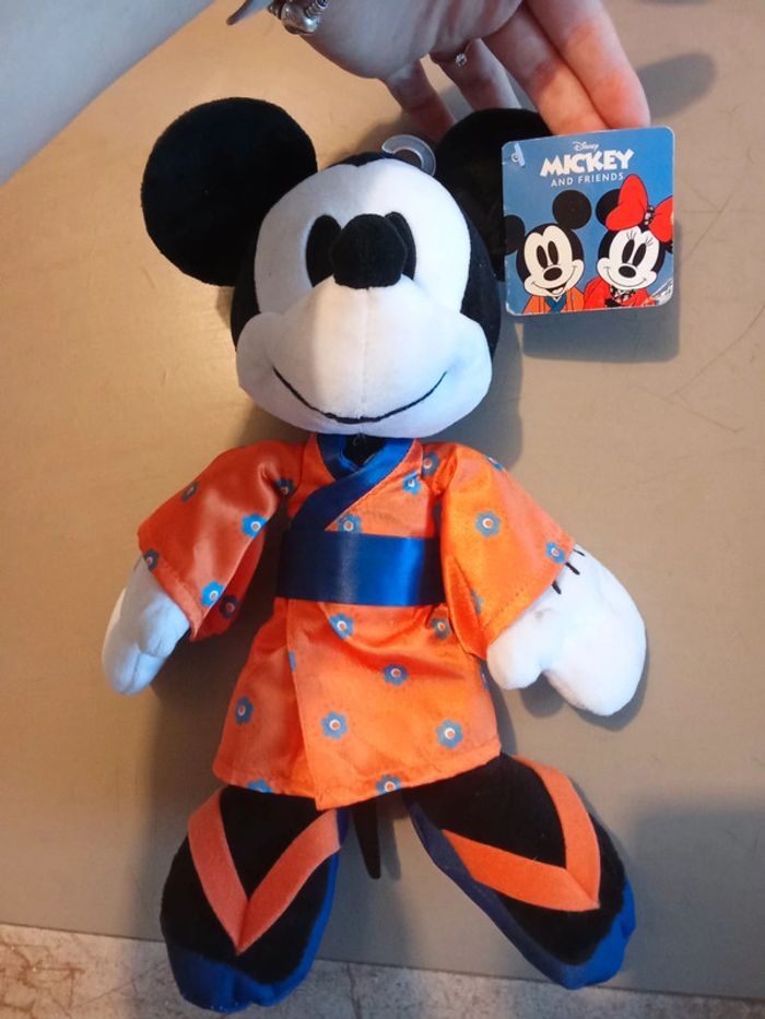 Peluche Disney mickey mouse kimono neuf - photo numéro 2