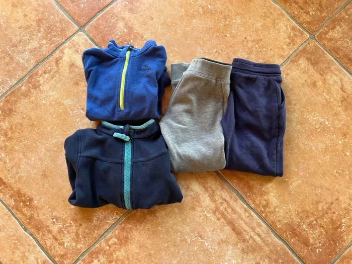 Lot 2 ensemble jogging sport 4ans